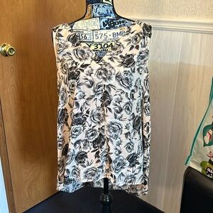 Torrid 100% polyester top. Size 00X. NWT